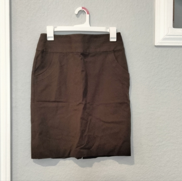 Banana Republic Mid Skirt - Picture 2 of 5